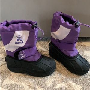 Toddler girls Kamik snow boots, size 10, purple.